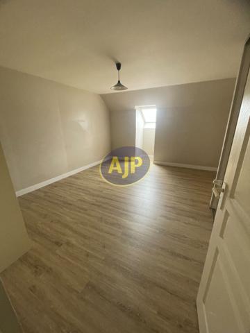 Appartement à louer Pontivy : 2 pièces, 62m² avec 1 chambre(s) à 580€ - AJP Immobilier Pontivy