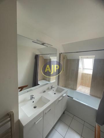 Appartement à louer Pontivy : 2 pièces, 62m² avec 1 chambre(s) à 580€ - AJP Immobilier Pontivy