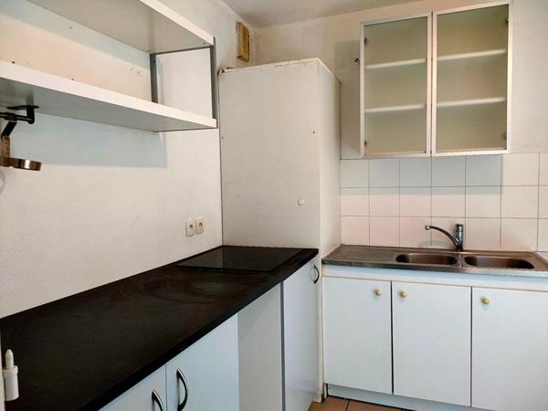 APPARTEMENT T2 44 M² + BALCON + CAVE + PARKING (CHARTRONS)