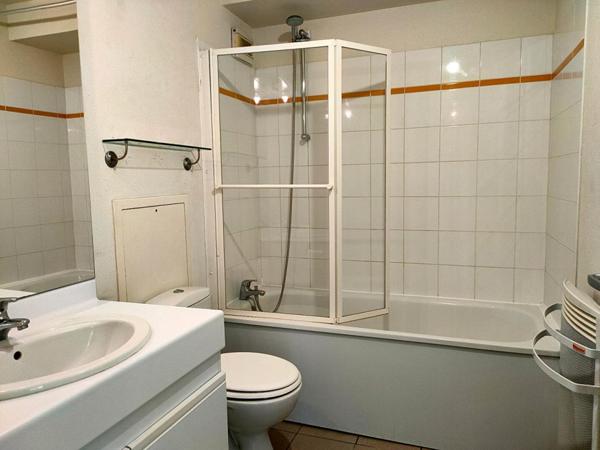 APPARTEMENT T2 44 M² + BALCON + CAVE + PARKING (CHARTRONS)