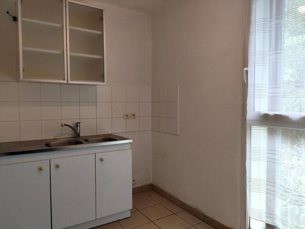 APPARTEMENT T2 44 M² + BALCON + CAVE + PARKING (CHARTRONS)