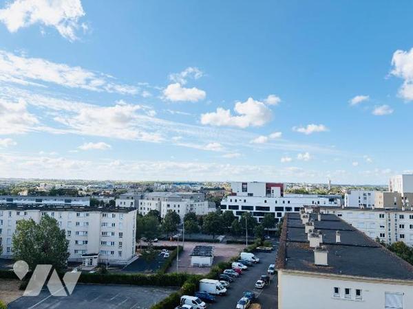 CAEN SUD - Avenue d'Harcourt - Proche toutes commodités. Au 8ème et dernier étage avec ascenseu...