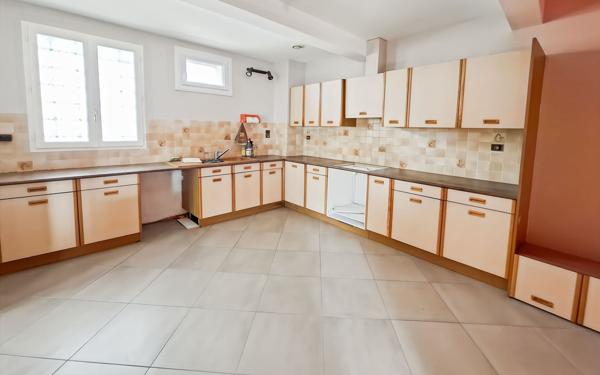 Maison à vendre    7 pièces •  Grisolles
