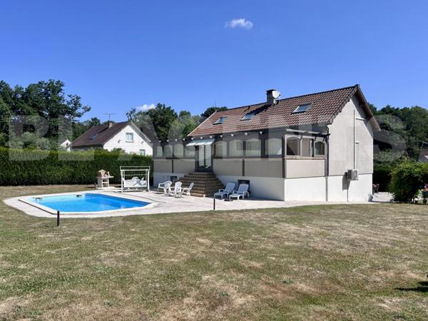 Maison traditionnelle env. 160 m² – Piscine – Terrain 2 400 m² – Sous-sol – 2 garages
