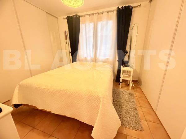 Maison traditionnelle env. 160 m² – Piscine – Terrain 2 400 m² – Sous-sol – 2 garages