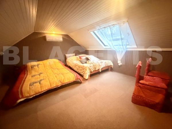 Maison traditionnelle env. 160 m² – Piscine – Terrain 2 400 m² – Sous-sol – 2 garages