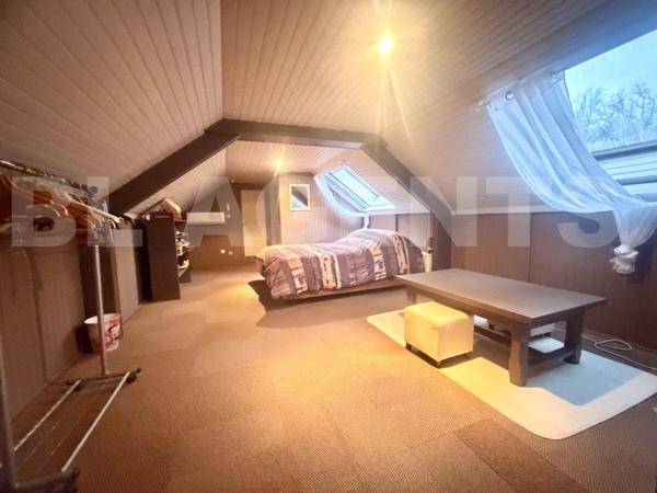 Maison traditionnelle env. 160 m² – Piscine – Terrain 2 400 m² – Sous-sol – 2 garages