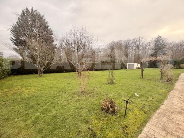 Maison traditionnelle env. 160 m² – Piscine – Terrain 2 400 m² – Sous-sol – 2 garages