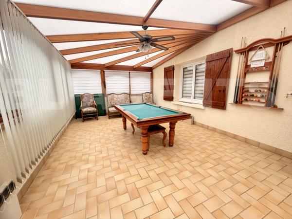 Maison traditionnelle env. 160 m² – Piscine – Terrain 2 400 m² – Sous-sol – 2 garages