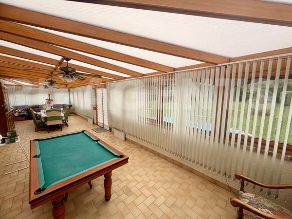 Maison traditionnelle env. 160 m² – Piscine – Terrain 2 400 m² – Sous-sol – 2 garages