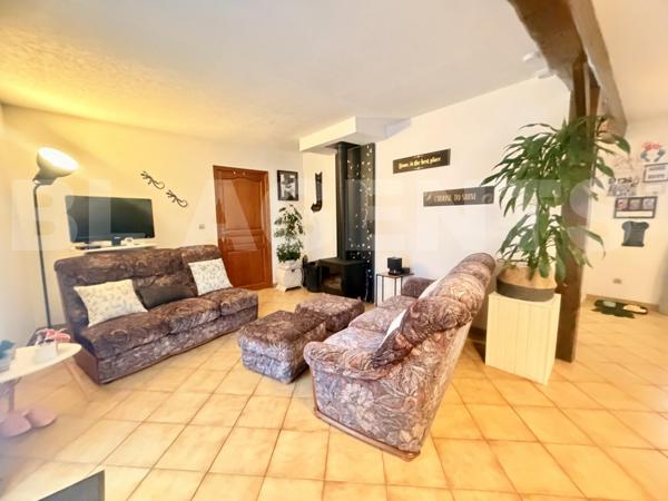 Maison traditionnelle env. 160 m² – Piscine – Terrain 2 400 m² – Sous-sol – 2 garages