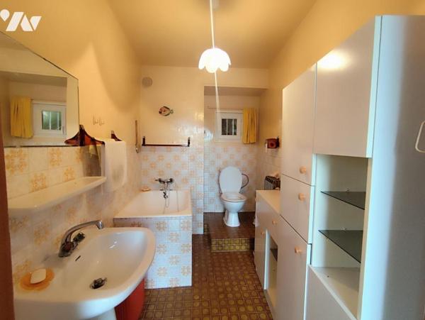 Maison d'habitation avec dépendance