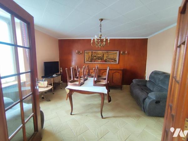 Maison d'habitation avec dépendance