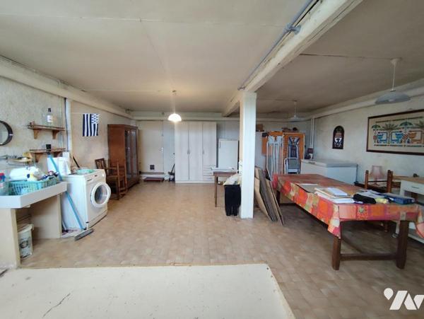 Maison d'habitation avec dépendance