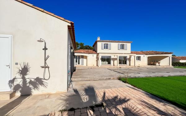 Maison à vendre    7 pièces •  Cuers