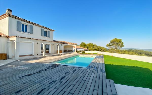 Maison à vendre    7 pièces •  Cuers