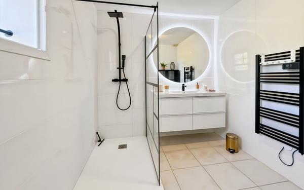 Maison à vendre    7 pièces •  Cuers