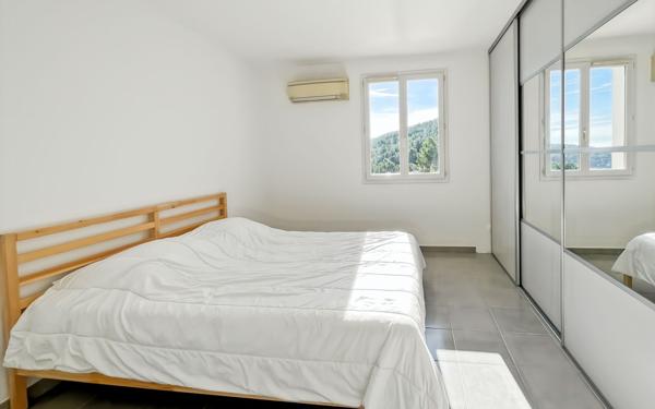 Maison à vendre    7 pièces •  Cuers