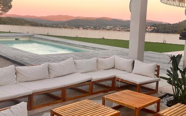 Maison à vendre    7 pièces •  Cuers