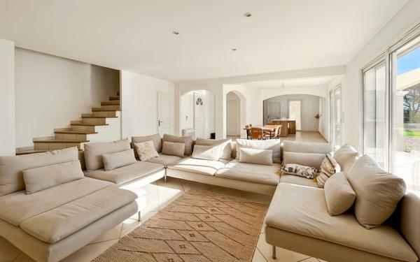 Maison à vendre    7 pièces •  Cuers