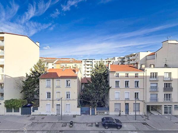 Rue Charial - Part Dieu - T1 bis sans vis à vis