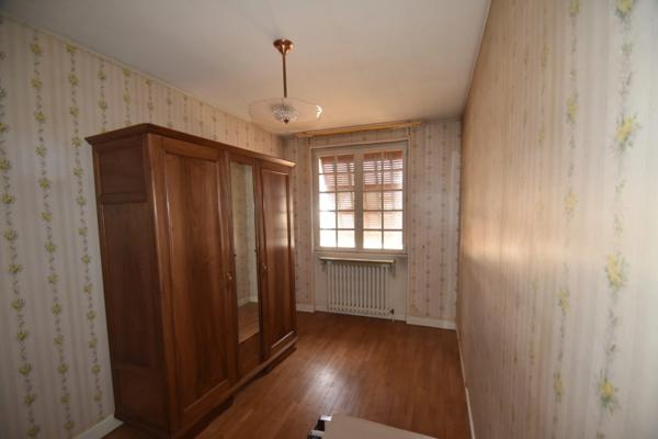 LA CLAYETTE - maison 156m² - avec entrepôt de 210m² sur terrain 3930m²
