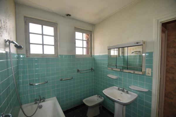 LA CLAYETTE - maison 156m² - avec entrepôt de 210m² sur terrain 3930m²