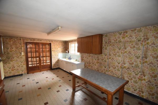 LA CLAYETTE - maison 156m² - avec entrepôt de 210m² sur terrain 3930m²