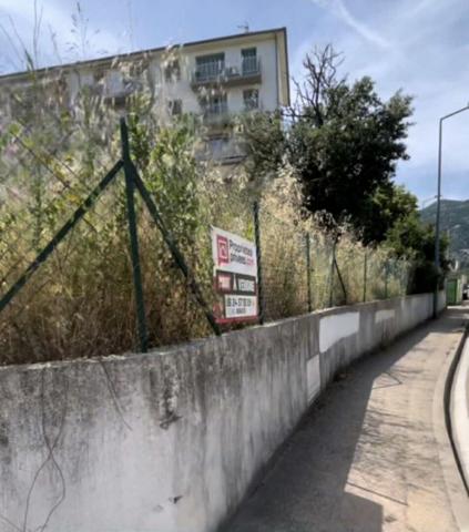 Terrain constructible pour un immeuble d'habitation avec une emprise au sol de 300 m² maximum