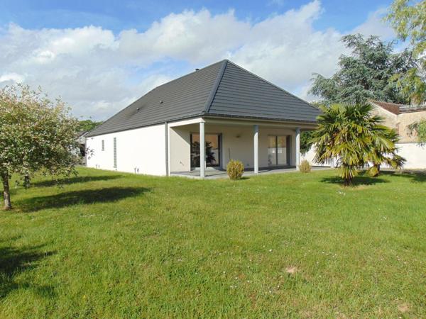 TRES BELLE MAISON CONTEMPORAINE DE PLAIN-PIED