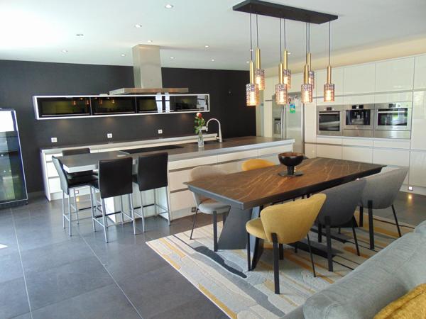 TRES BELLE MAISON CONTEMPORAINE DE PLAIN-PIED