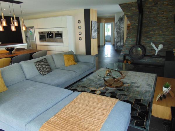 TRES BELLE MAISON CONTEMPORAINE DE PLAIN-PIED