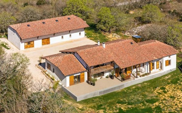 Maison à vendre    7 pièces •  Saint-Antonin-Noble-Val