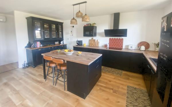 Maison à vendre    7 pièces •  Saint-Antonin-Noble-Val