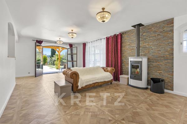 VILLA 5 CHAMBRES GRAND JARDIN A PIED DU VILLAGE DE VALBONNE