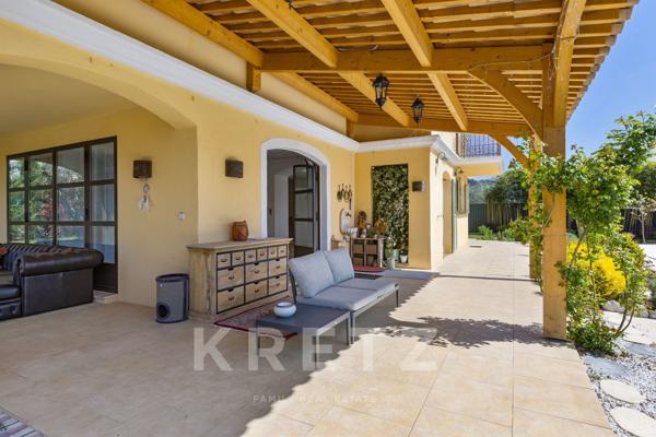 VILLA 5 CHAMBRES GRAND JARDIN A PIED DU VILLAGE DE VALBONNE