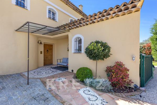 VILLA 5 CHAMBRES GRAND JARDIN A PIED DU VILLAGE DE VALBONNE
