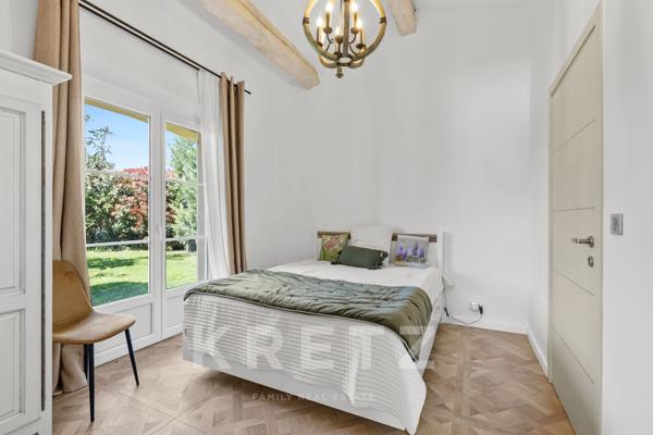 VILLA 5 CHAMBRES GRAND JARDIN A PIED DU VILLAGE DE VALBONNE