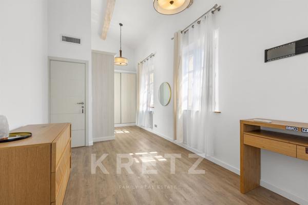 VILLA 5 CHAMBRES GRAND JARDIN A PIED DU VILLAGE DE VALBONNE