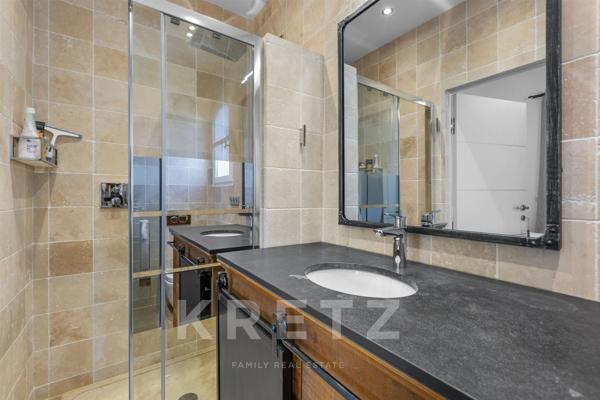 VILLA 5 CHAMBRES GRAND JARDIN A PIED DU VILLAGE DE VALBONNE