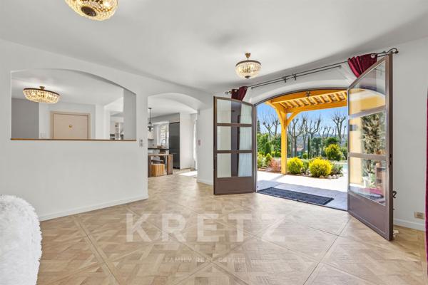 VILLA 5 CHAMBRES GRAND JARDIN A PIED DU VILLAGE DE VALBONNE