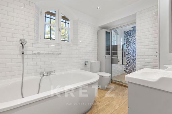 VILLA 5 CHAMBRES GRAND JARDIN A PIED DU VILLAGE DE VALBONNE