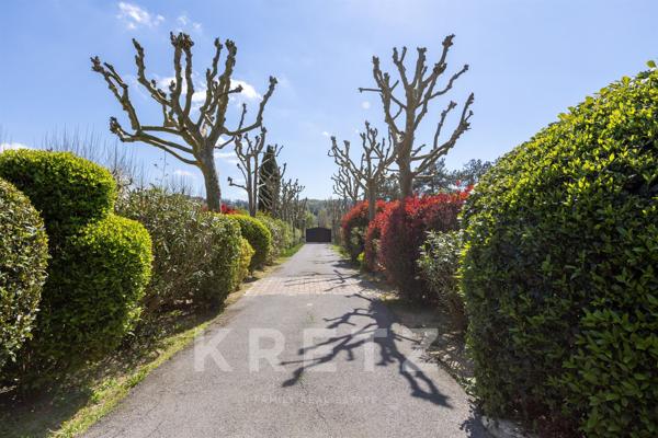 VILLA 5 CHAMBRES GRAND JARDIN A PIED DU VILLAGE DE VALBONNE