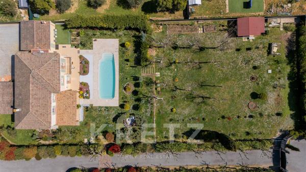 VILLA 5 CHAMBRES GRAND JARDIN A PIED DU VILLAGE DE VALBONNE