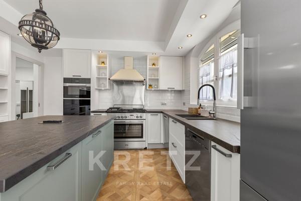 VILLA 5 CHAMBRES GRAND JARDIN A PIED DU VILLAGE DE VALBONNE