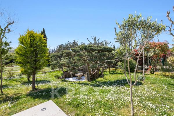 VILLA 5 CHAMBRES GRAND JARDIN A PIED DU VILLAGE DE VALBONNE