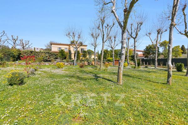 VILLA 5 CHAMBRES GRAND JARDIN A PIED DU VILLAGE DE VALBONNE