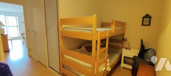 Studio-cabine (lit double) de 29m² avec balcon vue latérale mer et cave secteur centre-ville