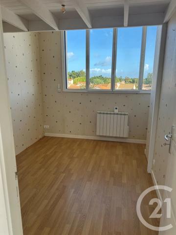 Appartement F4 à vendre  4 pièces - 76,75 m 2   COMMEQUIERS  - 85