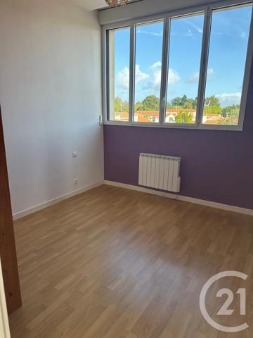 Appartement F4 à vendre  4 pièces - 76,75 m 2   COMMEQUIERS  - 85